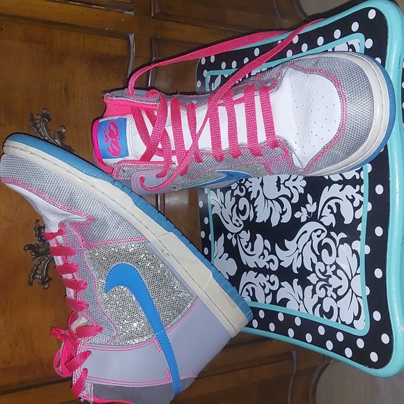 Sparkly Women's Nike Dunk 2011 - Picture 1 of 15